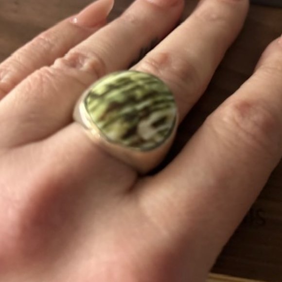 Shell Silver Ring - Picture 2 of 7